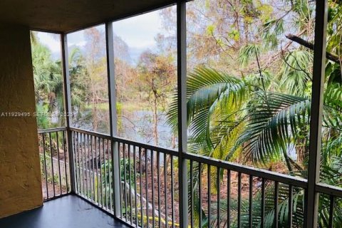 Copropriété à vendre à Pompano Beach, Floride: 2 chambres, 98.2 m2 № 1987804 - photo 3