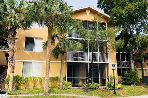 Copropriété à vendre à Pompano Beach, Floride: 2 chambres, 98.2 m2 № 1987804 - photo 1