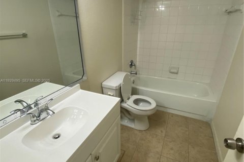 Copropriété à vendre à Pompano Beach, Floride: 2 chambres, 98.2 m2 № 1987804 - photo 13