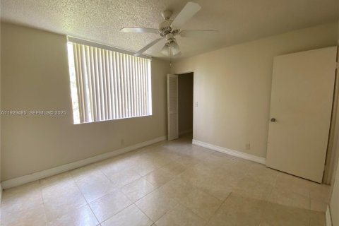 Copropriété à vendre à Pompano Beach, Floride: 2 chambres, 98.2 m2 № 1987804 - photo 10