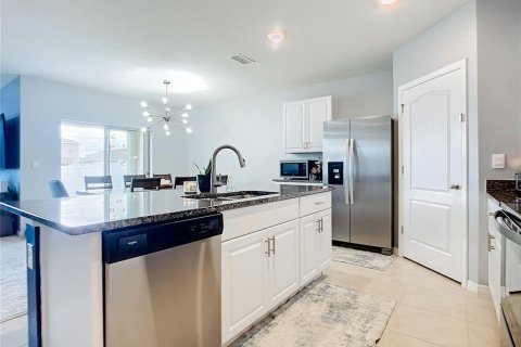 House in Edgewater, Florida 4 bedrooms, 171.5 sq.m. № 2135024 - photo 3