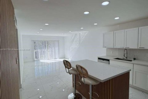 Купить кондоминиум в Майами, Флорида 2 спальни, 85.47м2, № 2017079 - фото 2