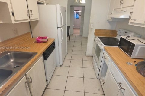 Villa ou maison à louer à Pompano Beach, Floride: 1 chambre, 66.89 m2 № 2368332 - photo 5