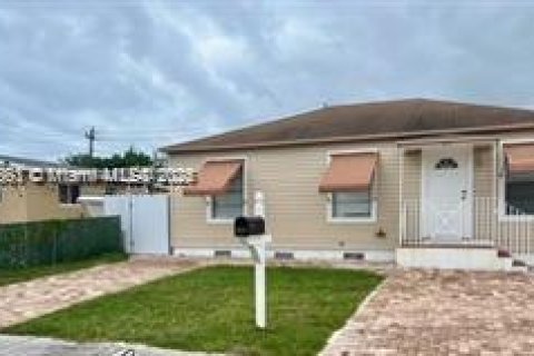 Casa en West Palm Beach, Florida 3 dormitorios, 83.98 m2 № 2022716