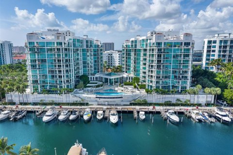 Condo à Aventura, Floride, 2 chambres  № 2269345