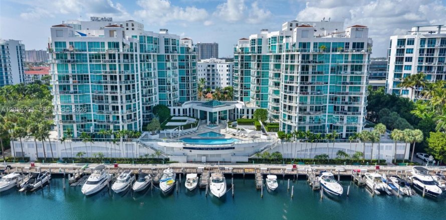 Condo à Aventura, Floride, 2 chambres  № 2269345