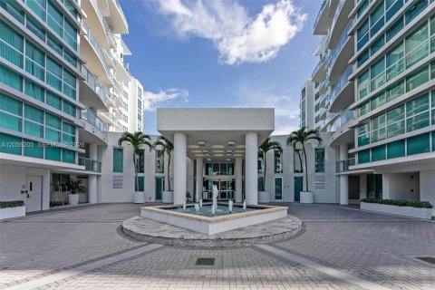 Copropriété à vendre à Aventura, Floride: 2 chambres, 133.04 m2 № 2269345 - photo 2