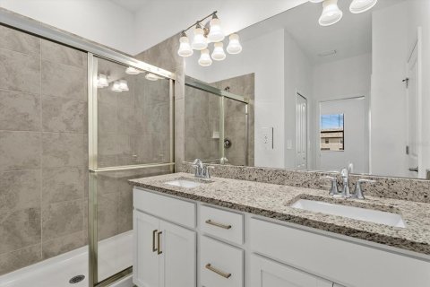 Townhouse in Lakewood Ranch, Florida 3 bedrooms, 175.31 sq.m. № 2123074 - photo 15