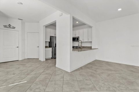 Townhouse in Lakewood Ranch, Florida 3 bedrooms, 175.31 sq.m. № 2123074 - photo 21