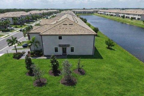 Townhouse in Lakewood Ranch, Florida 3 bedrooms, 175.31 sq.m. № 2123074 - photo 23