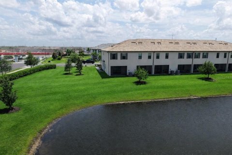 Townhouse in Lakewood Ranch, Florida 3 bedrooms, 175.31 sq.m. № 2123074 - photo 27