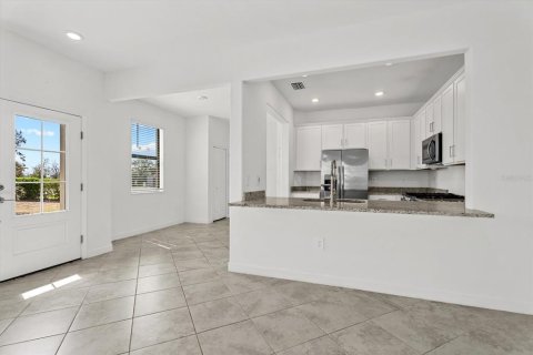Townhouse in Lakewood Ranch, Florida 3 bedrooms, 175.31 sq.m. № 2123074 - photo 5