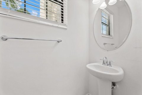 Townhouse in Lakewood Ranch, Florida 3 bedrooms, 175.31 sq.m. № 2123074 - photo 9