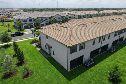 Townhouse in Lakewood Ranch, Florida 3 bedrooms, 175.31 sq.m. № 2123074 - photo 24