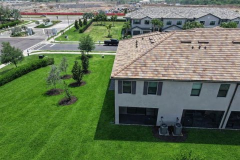 Townhouse in Lakewood Ranch, Florida 3 bedrooms, 175.31 sq.m. № 2123074 - photo 25