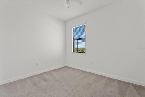 Townhouse in Lakewood Ranch, Florida 3 bedrooms, 175.31 sq.m. № 2123074 - photo 16