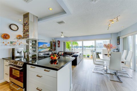 Copropriété à vendre à Hallandale Beach, Floride: 2 chambres, 100.33 m2 № 1979772 - photo 17