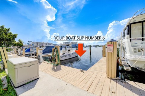 Copropriété à vendre à Hallandale Beach, Floride: 2 chambres, 100.33 m2 № 1979772 - photo 9