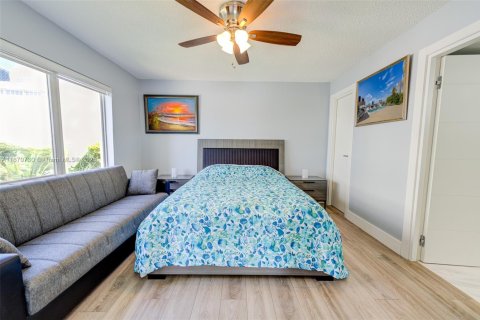 Copropriété à vendre à Hallandale Beach, Floride: 2 chambres, 100.33 m2 № 1979772 - photo 18