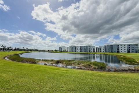 Condo in Kissimmee, Florida, 2 bedrooms № 2422759 - photo 2