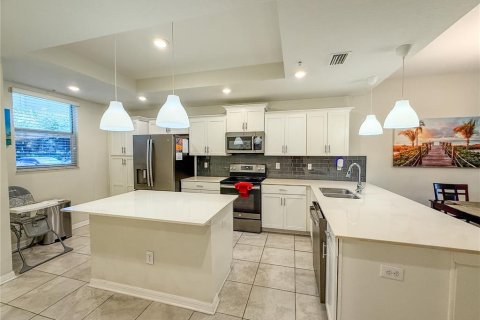 Condo in Kissimmee, Florida, 2 bedrooms № 2422759 - photo 9