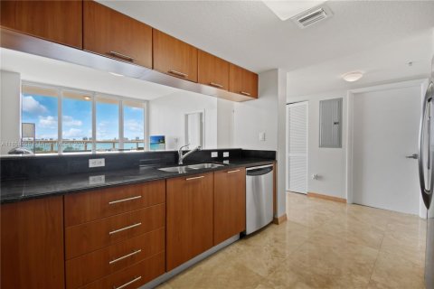 Condo in Miami, Florida, 2 bedrooms  № 1886618 - photo 10