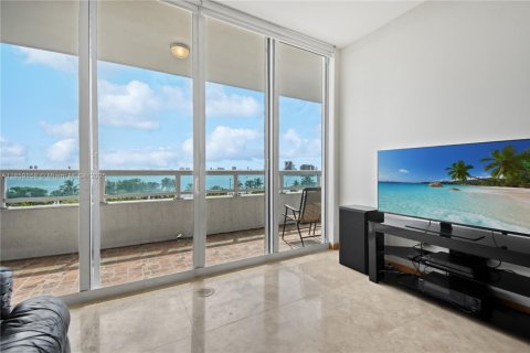 Condo in Miami, Florida, 2 bedrooms  № 1886618 - photo 4