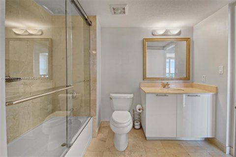 Condo in Miami, Florida, 2 bedrooms  № 1886618 - photo 19