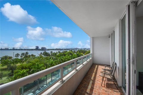 Condo in Miami, Florida, 2 bedrooms  № 1886618 - photo 28