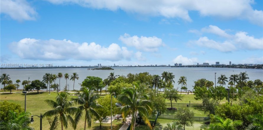 Condo in Miami, Florida, 2 bedrooms  № 1886618