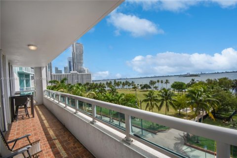 Condo in Miami, Florida, 2 bedrooms  № 1886618 - photo 29