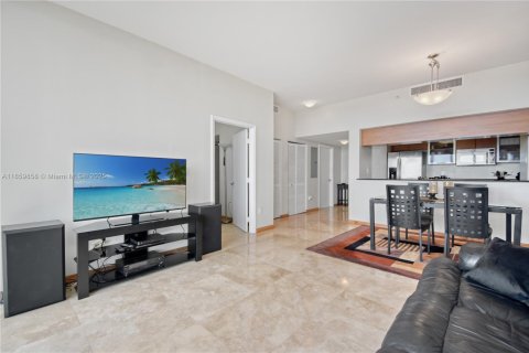 Condo in Miami, Florida, 2 bedrooms  № 1886618 - photo 6