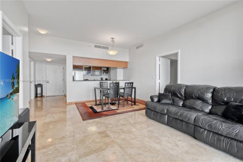 Condo in Miami, Florida, 2 bedrooms  № 1886618 - photo 7