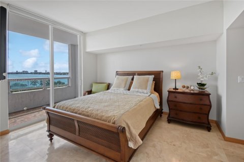 Condo in Miami, Florida, 2 bedrooms  № 1886618 - photo 16
