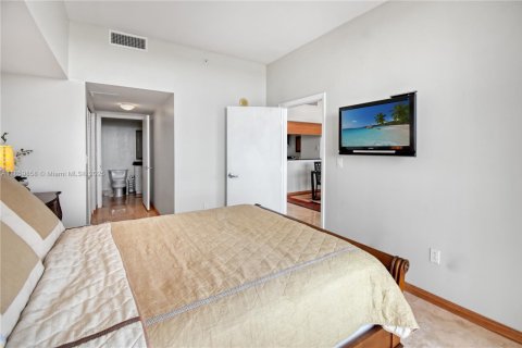 Condo in Miami, Florida, 2 bedrooms  № 1886618 - photo 17