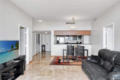 Condo in Miami, Florida, 2 bedrooms  № 1886618 - photo 8