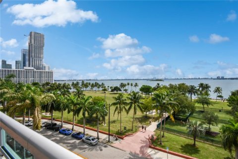 Condo in Miami, Florida, 2 bedrooms  № 1886618 - photo 30