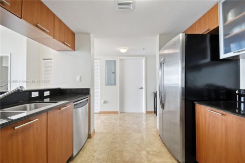 Condo in Miami, Florida, 2 bedrooms  № 1886618 - photo 11