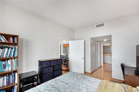 Condo in Miami, Florida, 2 bedrooms  № 1886618 - photo 22