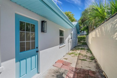 Appartement à louer à Belleair Bluffs, Floride: 1 chambre, 66.98 m2 № 2411442 - photo 9