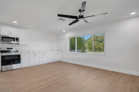 Appartement à louer à Belleair Bluffs, Floride: 1 chambre, 66.98 m2 № 2411442 - photo 13