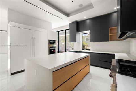 Villa ou maison à vendre à Miami Beach, Floride: 6 chambres, 418.15 m2 № 2042297 - photo 5