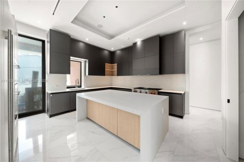 Villa ou maison à vendre à Miami Beach, Floride: 6 chambres, 418.15 m2 № 2042297 - photo 6