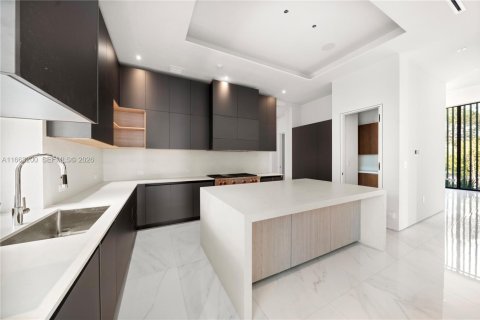 Villa ou maison à vendre à Miami Beach, Floride: 6 chambres, 418.15 m2 № 2042297 - photo 7