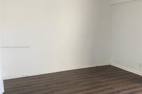 Condo in Boca Raton, Florida, 1 bedroom  № 1938912 - photo 13