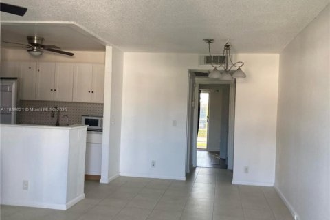 Condo in Boca Raton, Florida, 1 bedroom  № 1938912 - photo 15