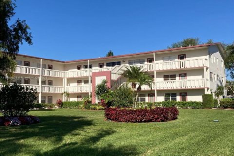 Condo in Boca Raton, Florida, 1 bedroom  № 1938912 - photo 1