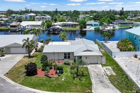 House in Ruskin, Florida 3 bedrooms, 133.97 sq.m. № 1829350 - photo 1