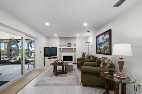 House in Ruskin, Florida 3 bedrooms, 133.97 sq.m. № 1829350 - photo 17