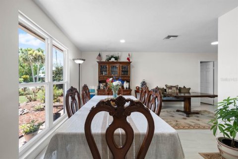 House in Ruskin, Florida 3 bedrooms, 133.97 sq.m. № 1829350 - photo 10